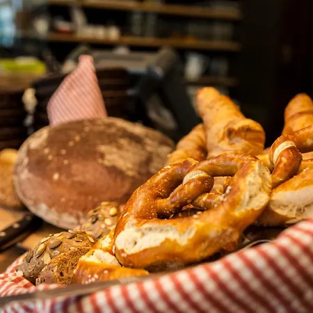 Am Markt 3* München