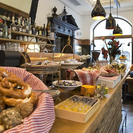 Am Markt 3* München